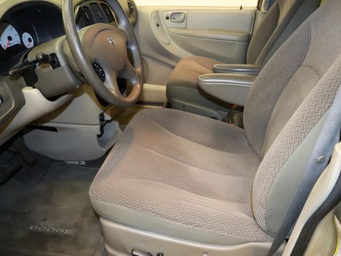 Used 2007 Dodge Caravan SXT w/ Popular Equipment Group I FWD image 9