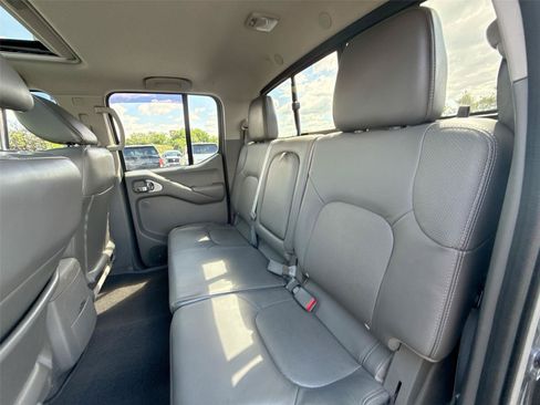 Used 2014 Nissan Frontier SL w/ SL Moonroof Package AWD/4WD image 19