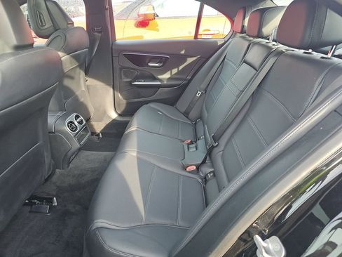 Used 2025 Mercedes-Benz C 300 4MATIC Sedan image 4