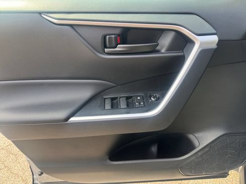 Used 2025 Toyota RAV4 LE AWD/4WD image 21