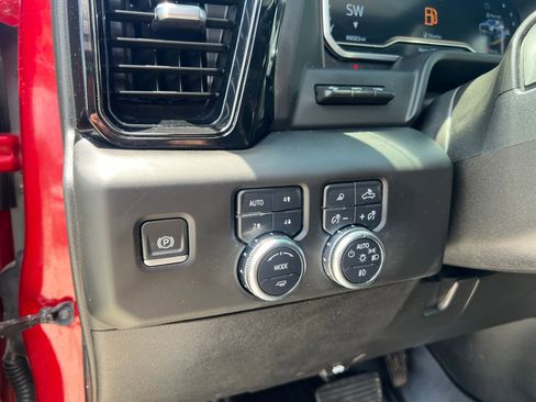 Used 2024 GMC Sierra 2500 AT4 w/ AT4 Premium Plus Package AWD/4WD image 28