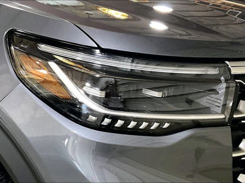 Certified 2025 Ford Explorer Platinum w/ Ultimate Package AWD/4WD image 4