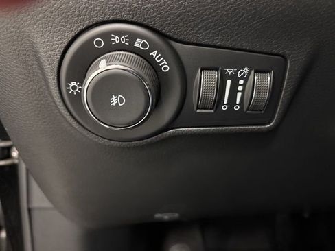 Used 2026 Jeep Compass Latitude AWD/4WD image 14