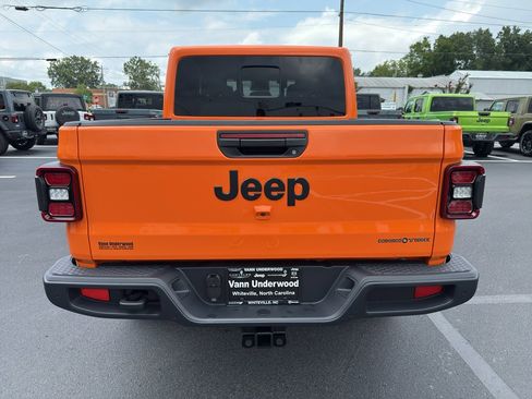 New 2025 Jeep Gladiator Sport image 5