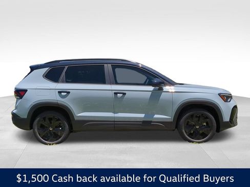 New 2026 Volkswagen Taos SE FWD image 2