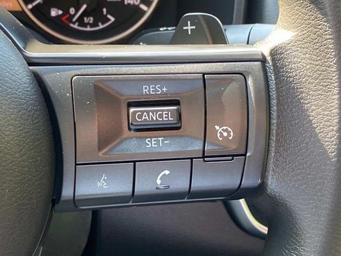 Used 2023 Nissan Rogue S AWD/4WD image 19