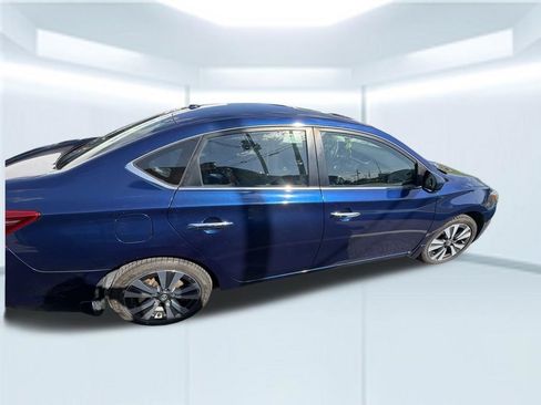 Used 2019 Nissan Sentra SV w/ Special Edition Package FWD image 4