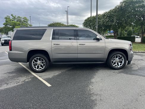 Used 2019 Chevrolet Suburban LT AWD/4WD image 6