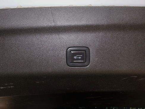 Used 2021 Chevrolet Suburban RST w/ Luxury Package AWD/4WD image 7