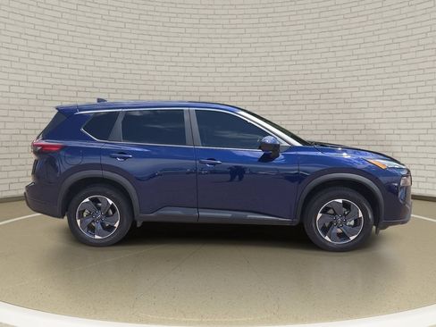 Certified 2024 Nissan Rogue SV FWD image 4