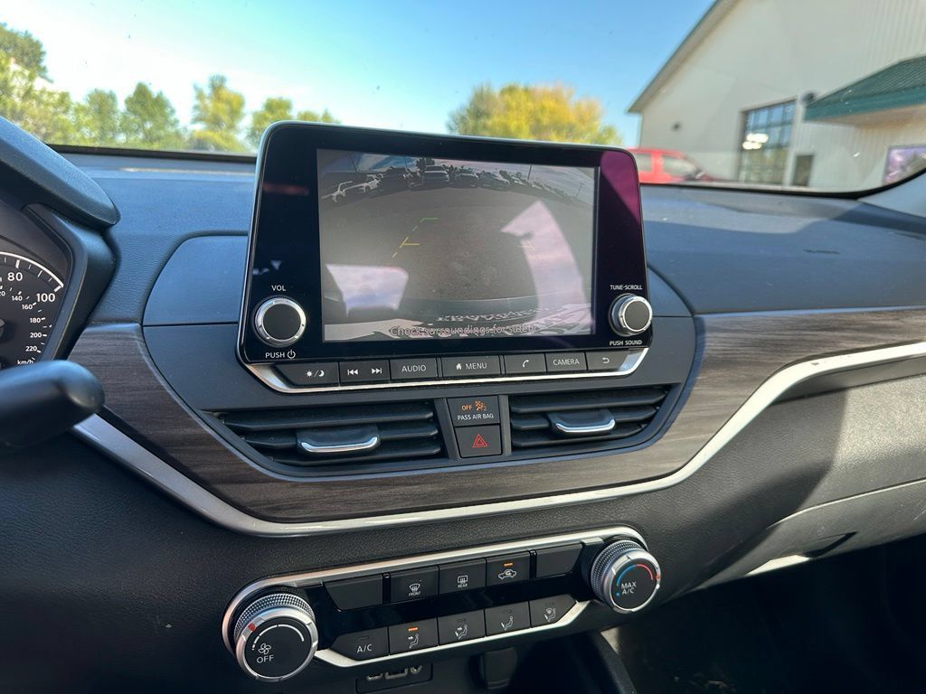 Used 2025 Nissan Altima 2.5 SV AWD/4WD image 17