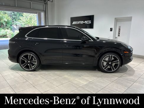 Used 2020 Porsche Cayenne Turbo AWD/4WD image 3