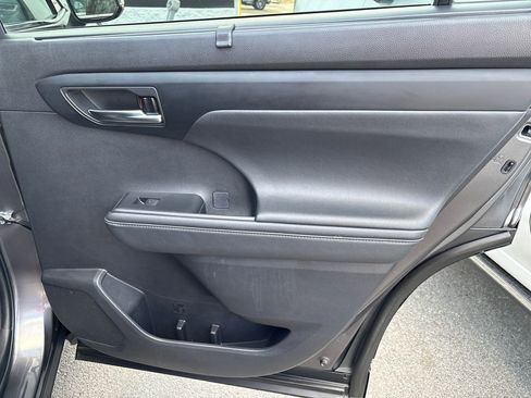 Used 2022 Toyota Highlander XLE image 53