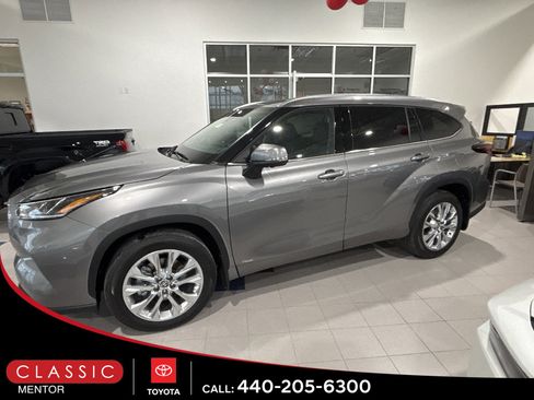 New 2026 Toyota Highlander Limited image 3