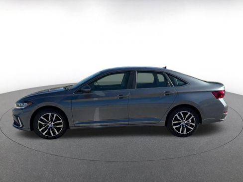 Used 2025 Volkswagen Jetta SE image 9