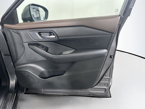 Used 2023 Nissan Rogue SL w/ SL Premium Package image 35