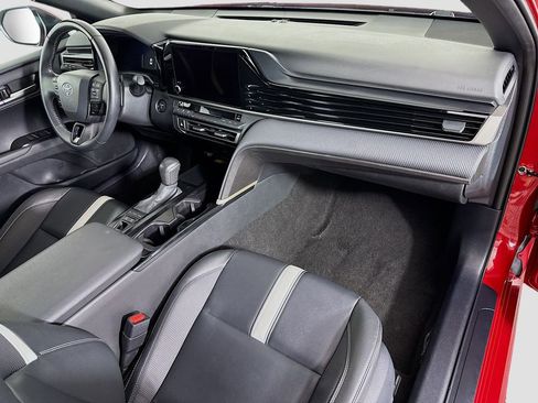 Used 2025 Toyota Camry SE image 17