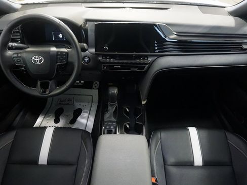 Used 2025 Toyota Camry SE w/ Convenience Package image 27