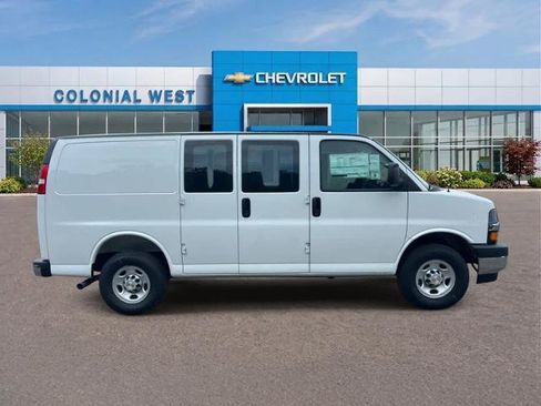 Used 2025 Chevrolet Express 2500 w/ Driver Convenience Package RWD image 5