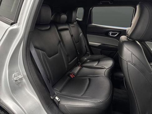 Certified 2025 Jeep Compass Limited image 29