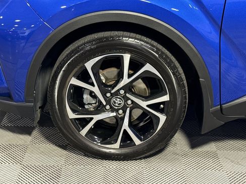 Used 2022 Toyota C-HR XLE image 12
