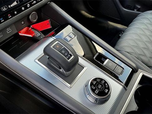 New 2025 Mitsubishi Outlander SEL image 18