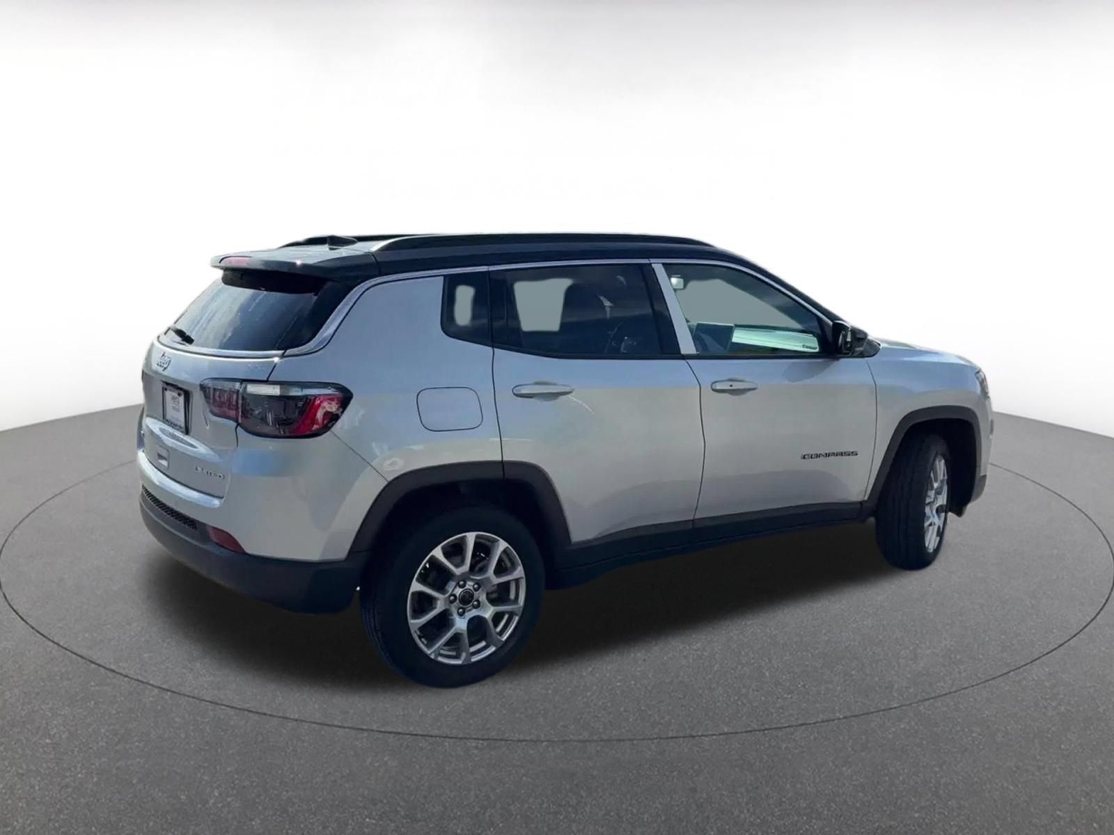 Used 2025 Jeep Compass Limited AWD/4WD image 14