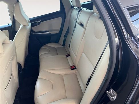 Used 2016 Volvo XC60 T5 Platinum w/ Climate Package image 11