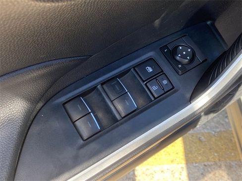 Used 2025 Toyota RAV4 XLE image 20