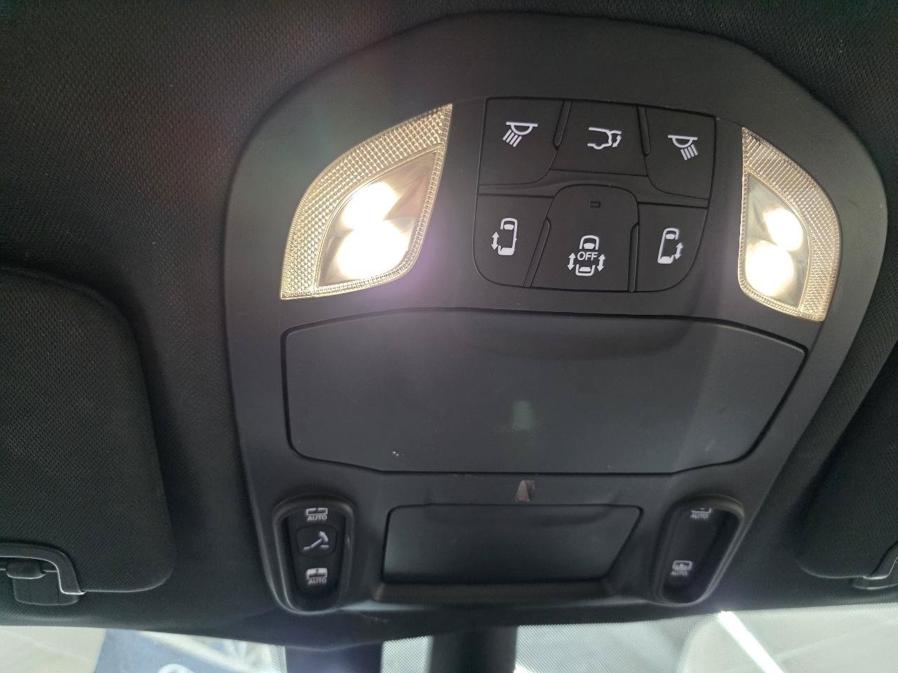 Used 2020 Chrysler Pacifica Limited w/ Advanced Safetytec Group FWD image 38