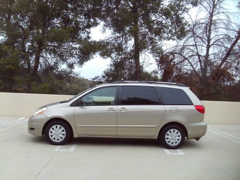 Used 2008 Toyota Sienna LE image 4