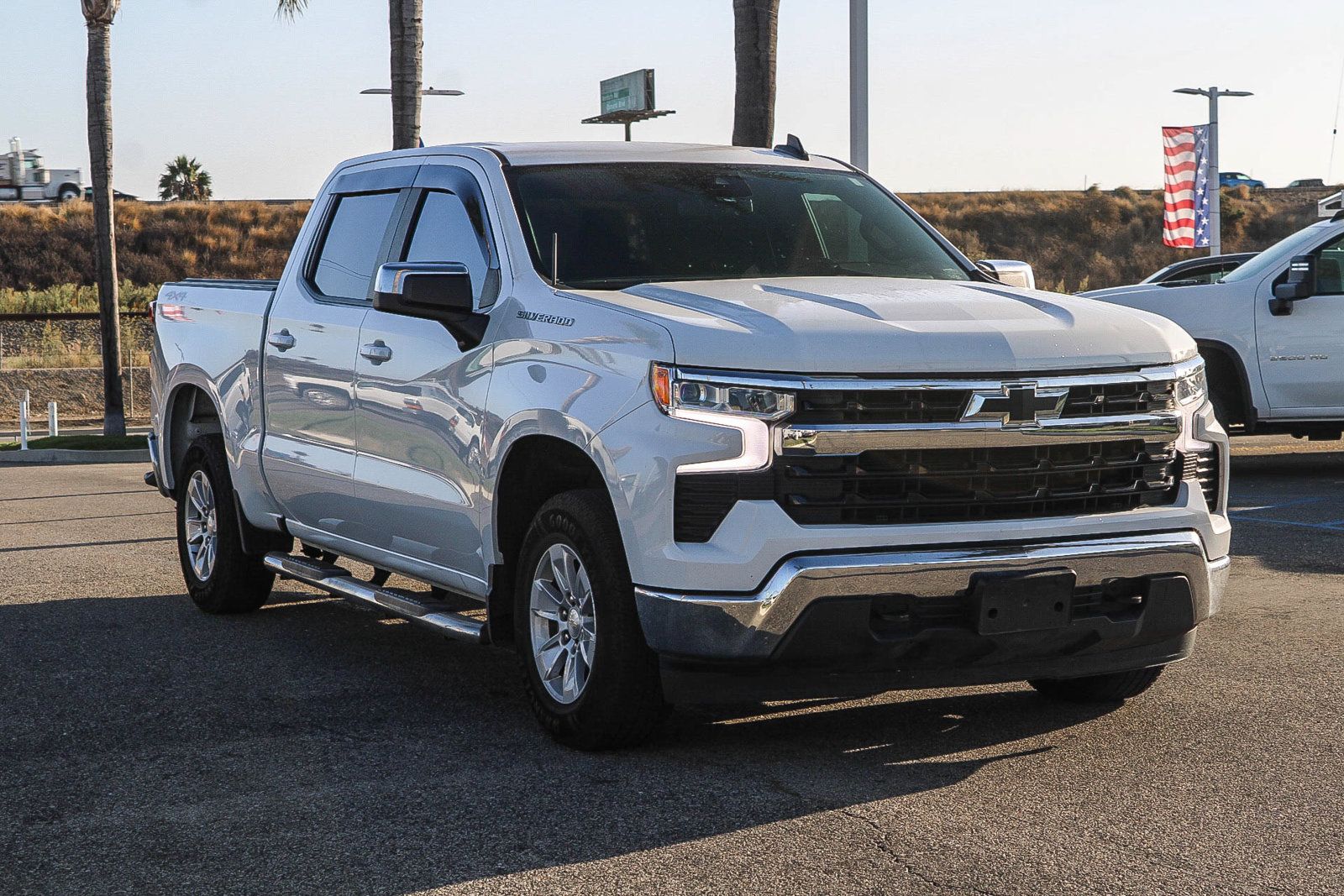 Used 2022 Chevrolet Silverado 1500 LT AWD/4WD image 3