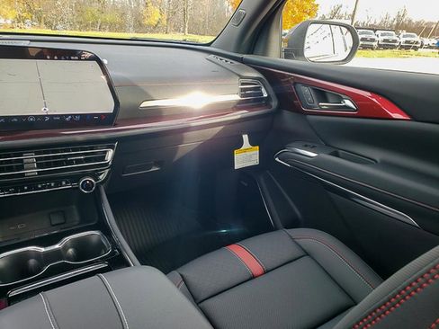 New 2026 Chevrolet Traverse RS image 26