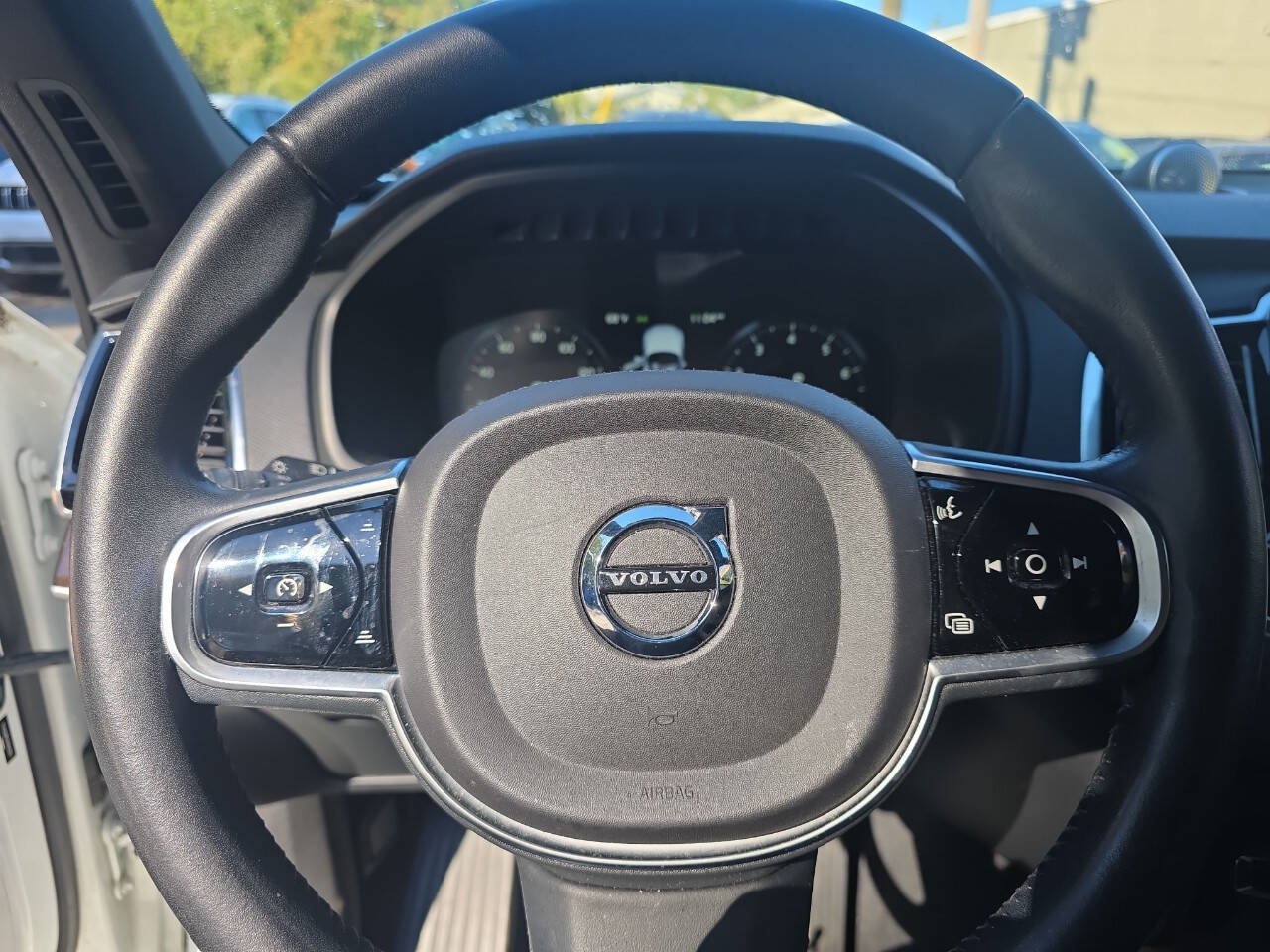 Used 2017 Volvo XC90 T6 Momentum w/ Vision Package AWD/4WD image 10