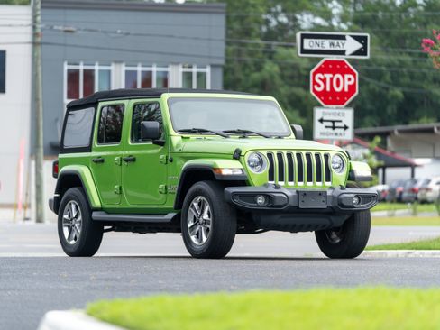 Used 2020 Jeep Wrangler Unlimited Sahara AWD/4WD image 35