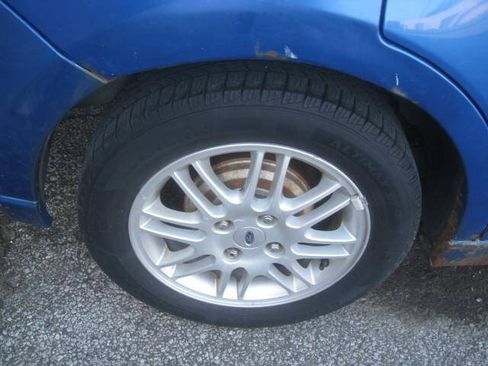 Used 2010 Ford Focus SE FWD image 13