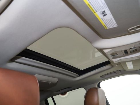 Used 2019 Cadillac Escalade ESV Premium Luxury image 11