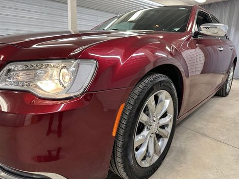 Used 2018 Chrysler 300 Limited image 32