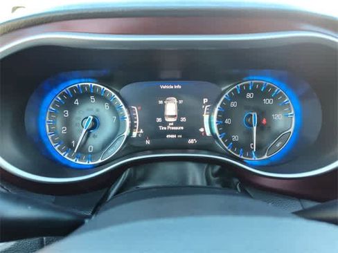 Used 2017 Chrysler Pacifica Limited image 27