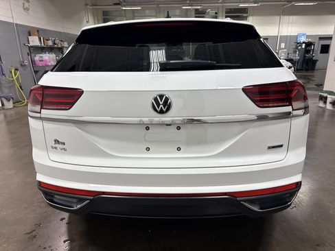 Used 2020 Volkswagen Atlas Cross Sport SE AWD/4WD image 4