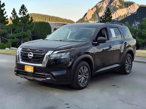 Used 2025 Nissan Pathfinder SV FWD image 4