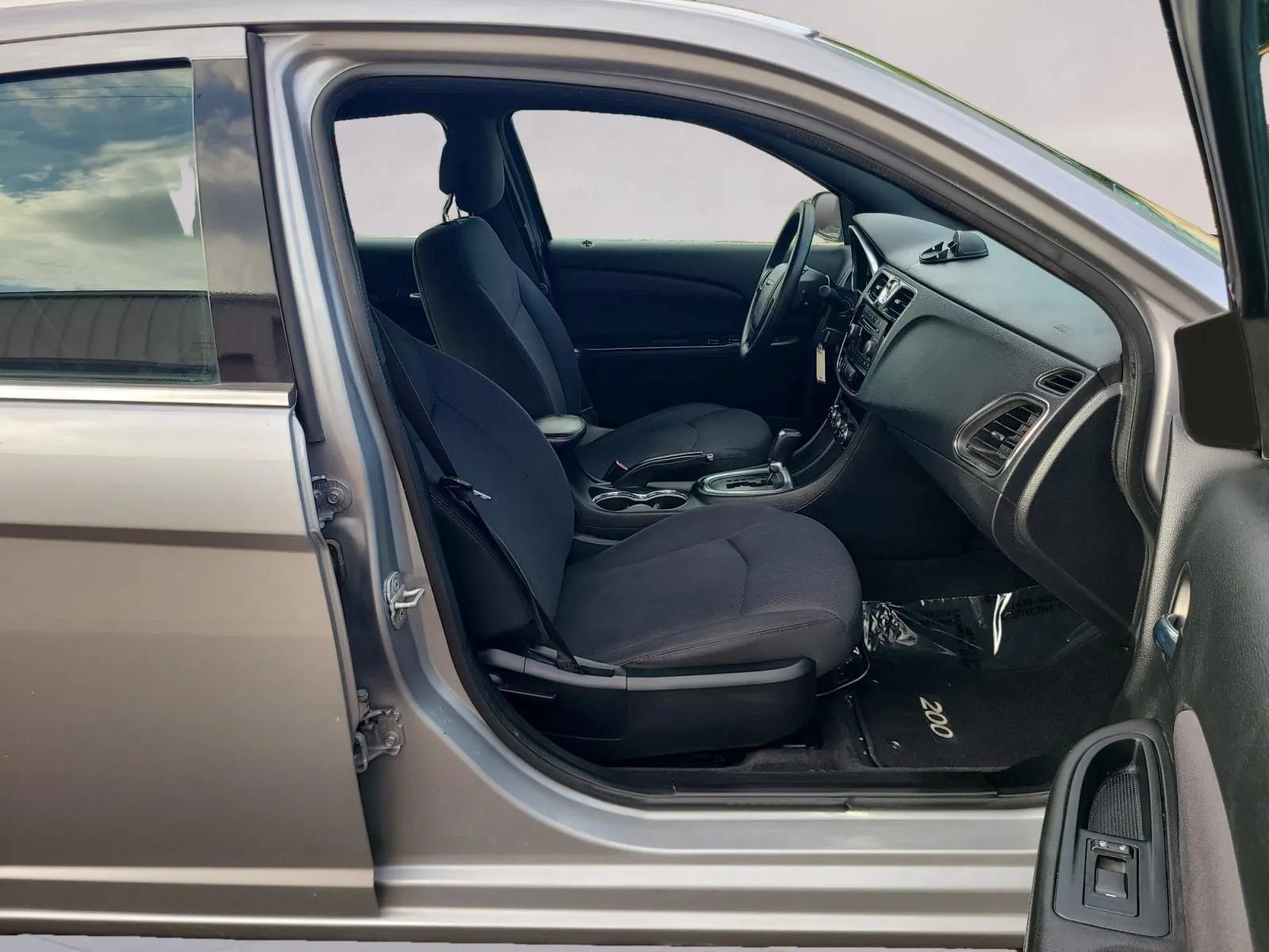 Used 2014 Chrysler 200 LX FWD image 22