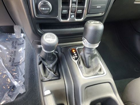 Used 2022 Jeep Wrangler Unlimited Sport AWD/4WD image 31