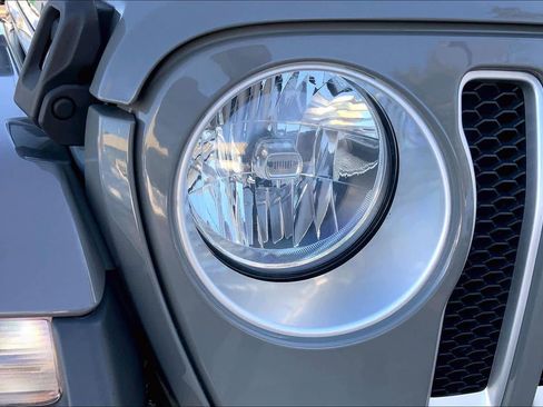 Used 2018 Jeep Wrangler Unlimited Sahara w/ Dual Top Group image 25