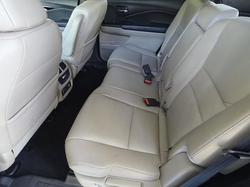 Used 2016 Honda Pilot Touring image 10