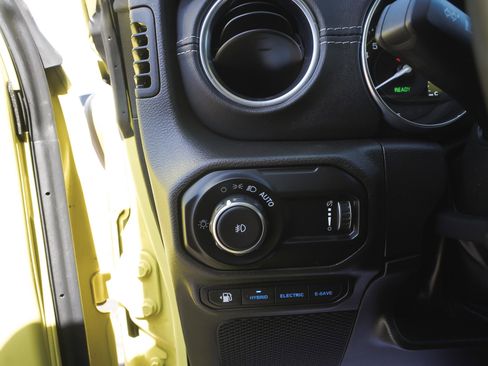 Used 2023 Jeep Wrangler Unlimited Sahara w/ Cold Weather Group image 16