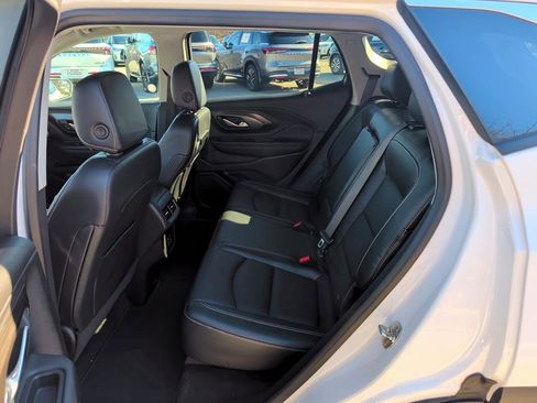 Used 2024 GMC Terrain SLT image 9