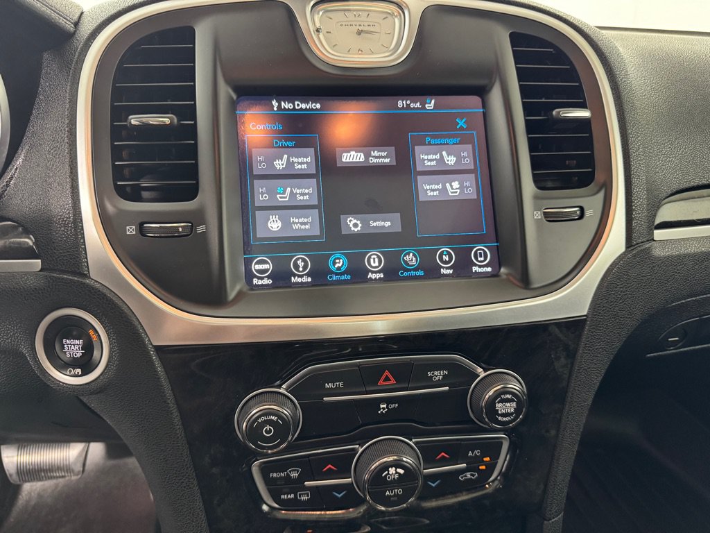 Used 2019 Chrysler 300 Limited AWD/4WD image 14