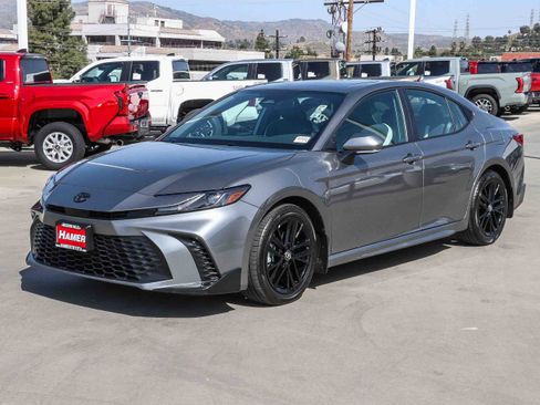 Used 2026 Toyota Camry SE w/ Convenience Package FWD image 3