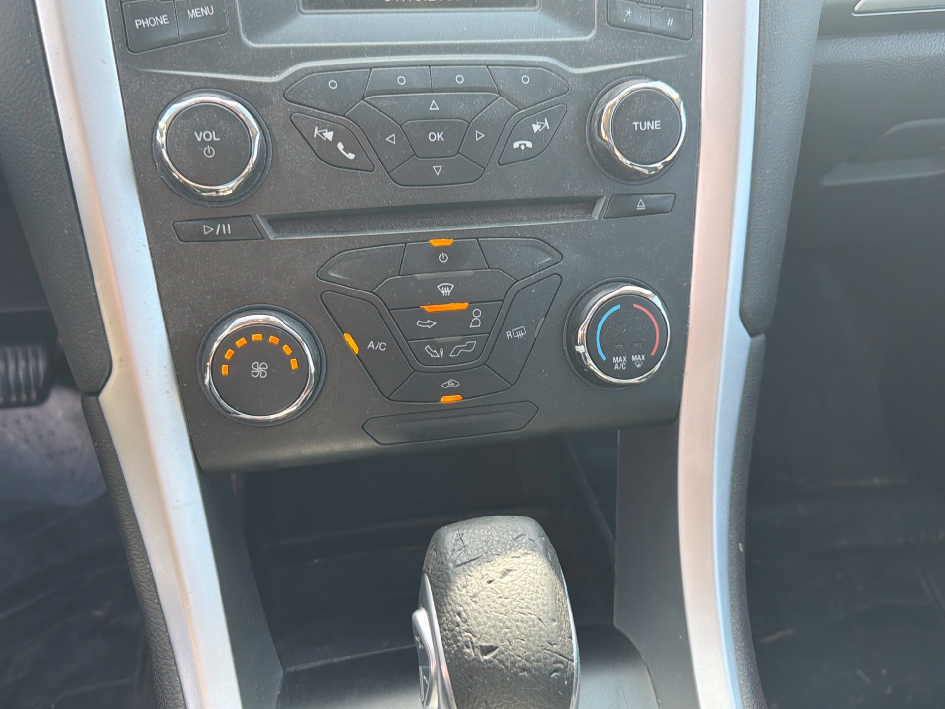 Used 2016 Ford Fusion SE FWD image 17